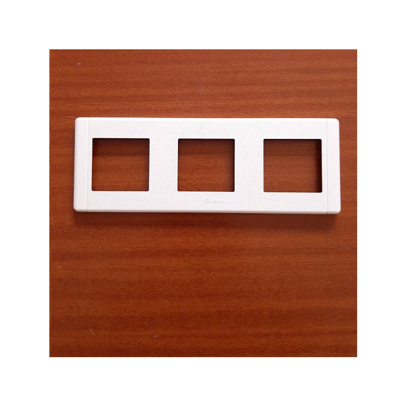 Placa_3_elementos_tekne_bticino_13847B