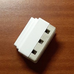 clavija_tripolar_III+TT_16A_380V_metropoli_eunea_3012B