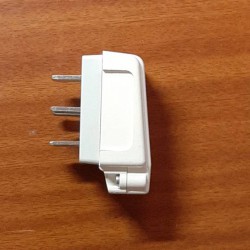 clavija_tripolar_III+TT_3022B_eunea_metropoli_16A_380V