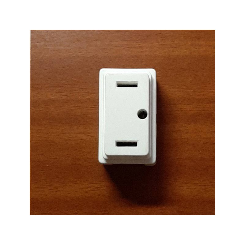 enchufe_bipolar_II+TT_3013B_eunea_metropoli_16A_380V