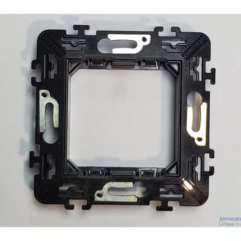 soporte_living_internacional_bticino_l4702