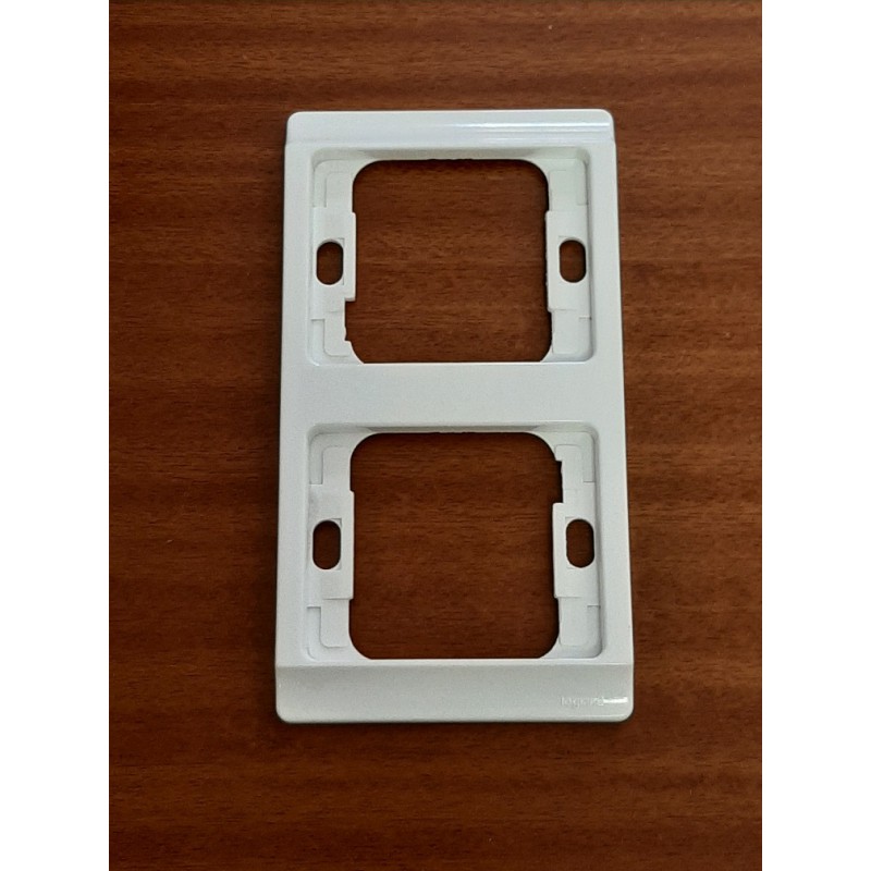 MARCO 2 ELEMENTOS VERTICAL DECOR BLANCO LEGRAND 071853